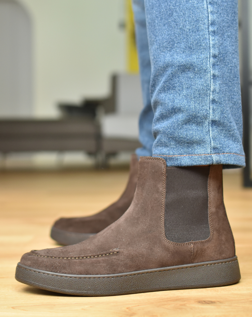 Stivaletto uomo con cucitura a vista in camoscio marrone e suola micro Ofanto Italy