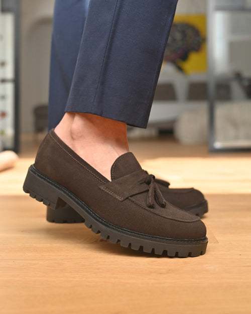 Mocassino con nappine uomo suola carro armato camoscio marrone Ofanto Ofanto Italy