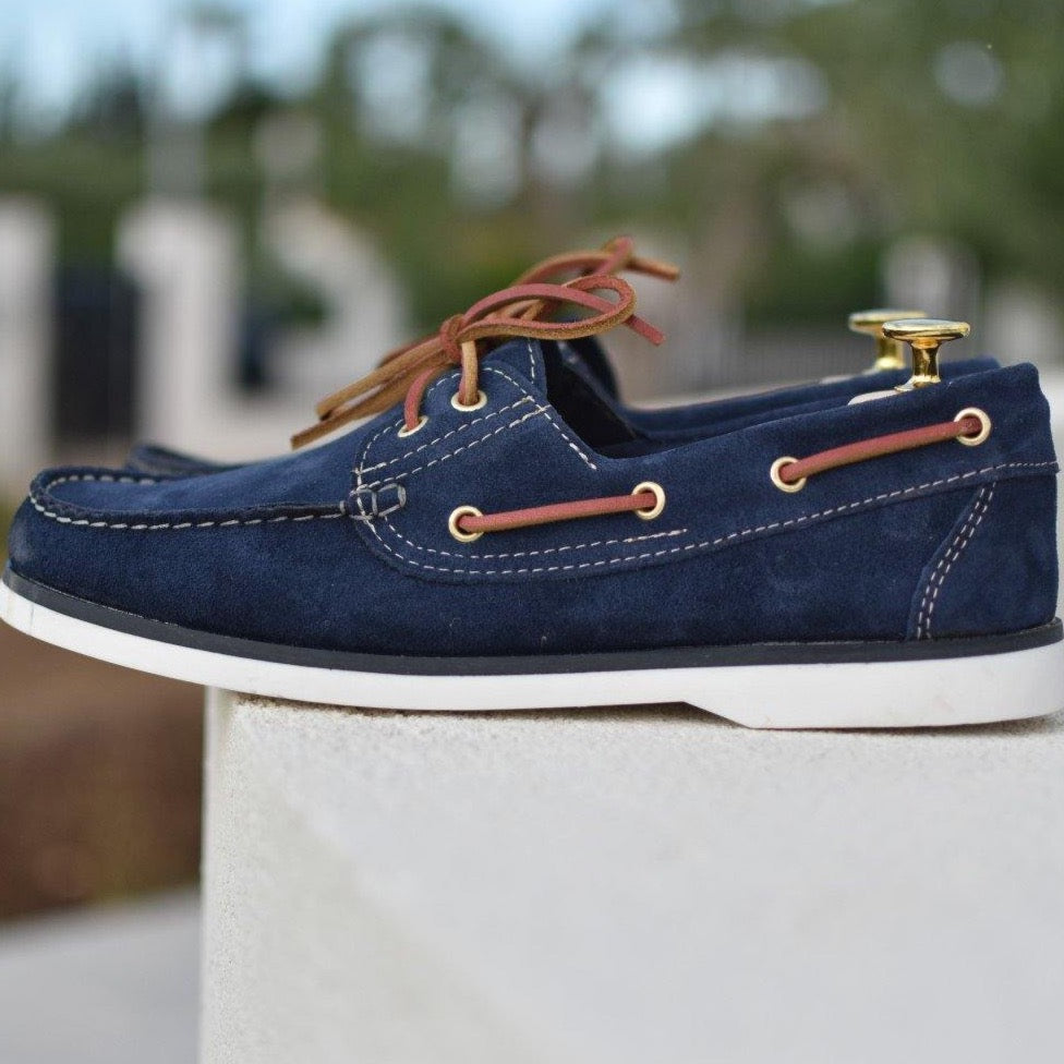 Scarpe da barca uomo in camoscio blu e suola bianca Ofanto Ofanto Italy